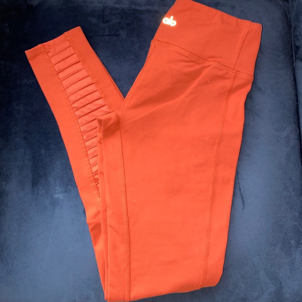 Alo Yoga cropped leggings size small